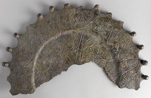 Plate with a Menorah and Torah Shrine, Bronze, incised decoration 