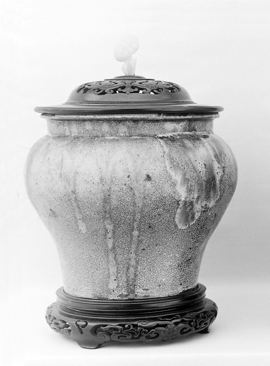 Jar, Clay covered with a crackled glaze and an overglaze of colored splashes (Karatsu ware), Japan 