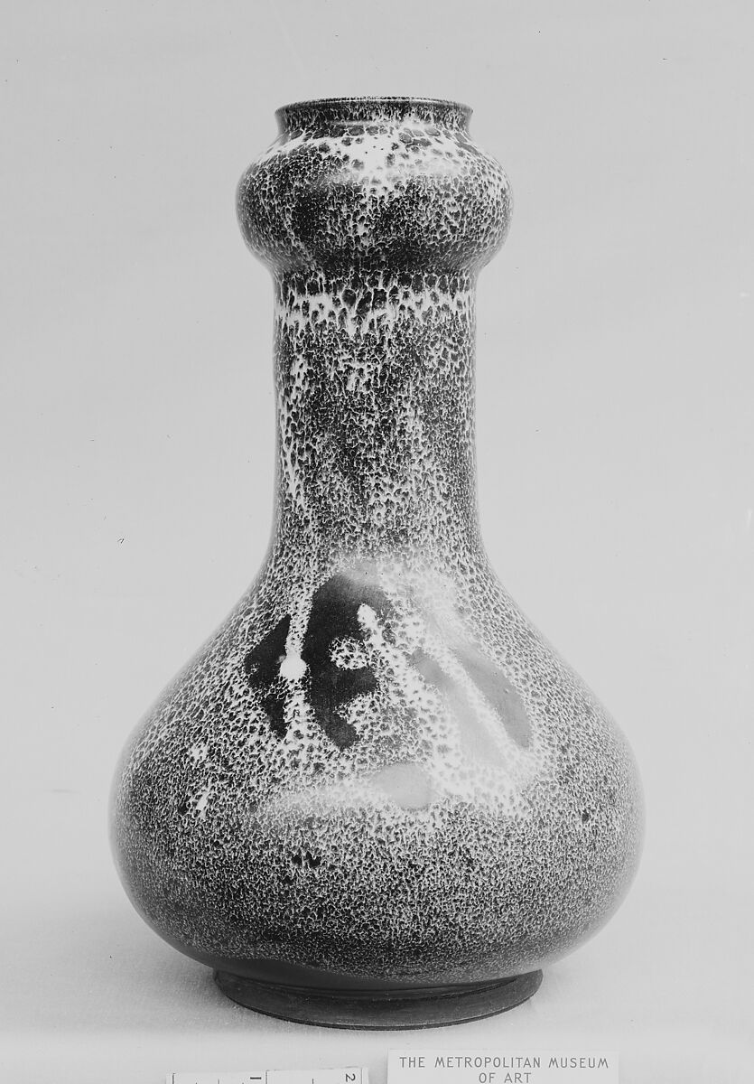 Flower Vase, Clay covered with a glaze over which there is a dappled glaze (Mino ware, Zhun type), Japan 