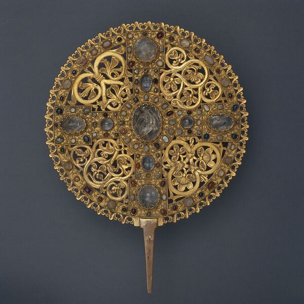 Liturgical Fan, Gilded copper alloy, rock crystal, semiprecious stones, and ancient intaglios, German (Hildesheim) 