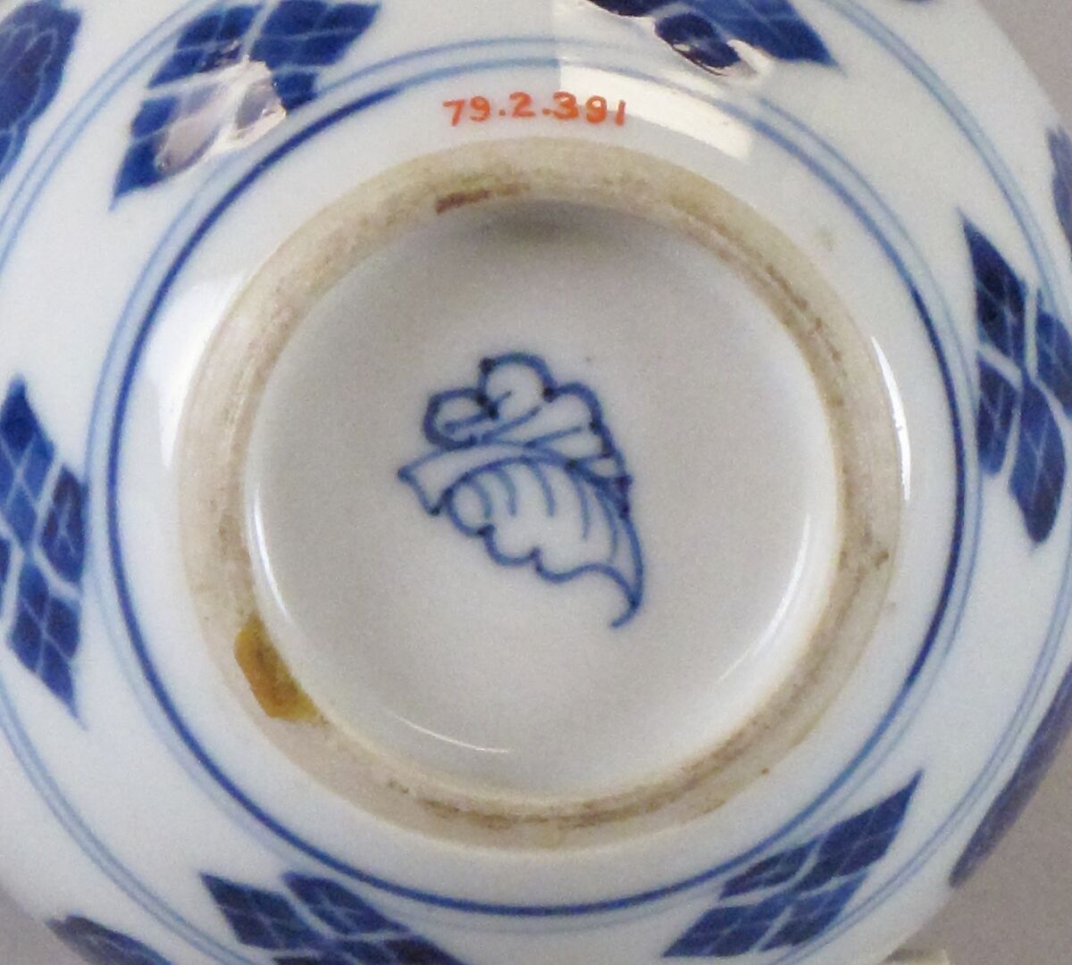Sprinkler, Porcelain painted in underglaze blue, with incised highlights, China