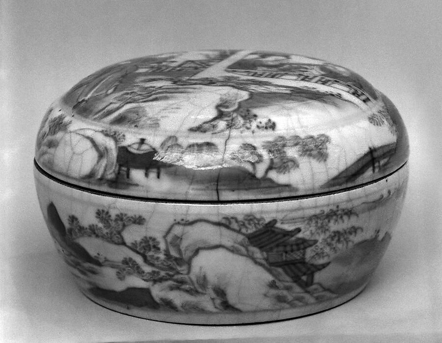 Covered Box, Porcelain decorated in underglaze blue, China