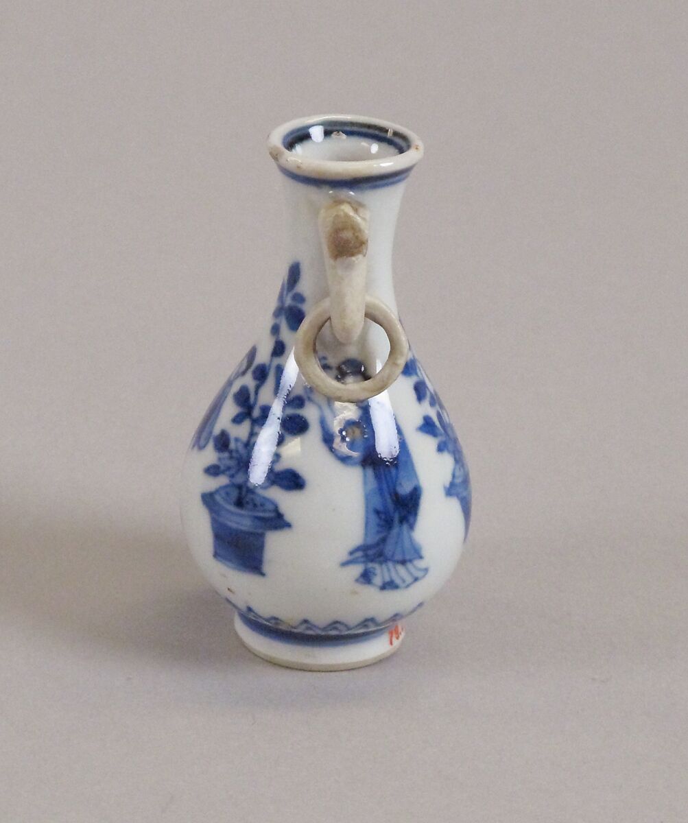 Vase, Porcelain painted in underglaze blue, China