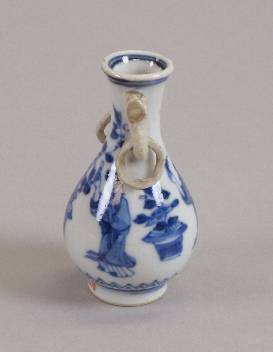 Vase, Porcelain painted in underglaze blue, China