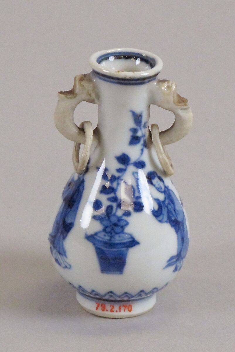 Vase, Porcelain painted in underglaze blue, China