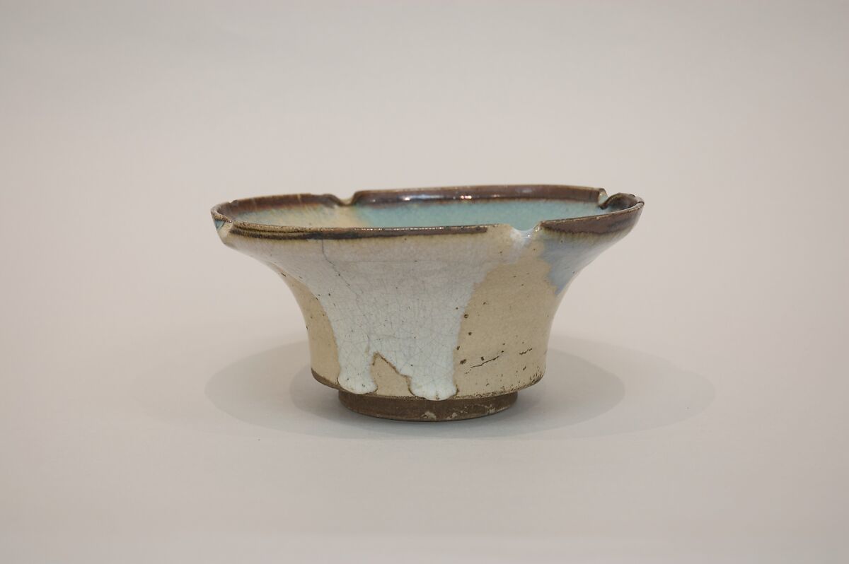 Bowl, Clay covered with a crackled glaze and polychrome overglazes (Karatsu ware), Japan 