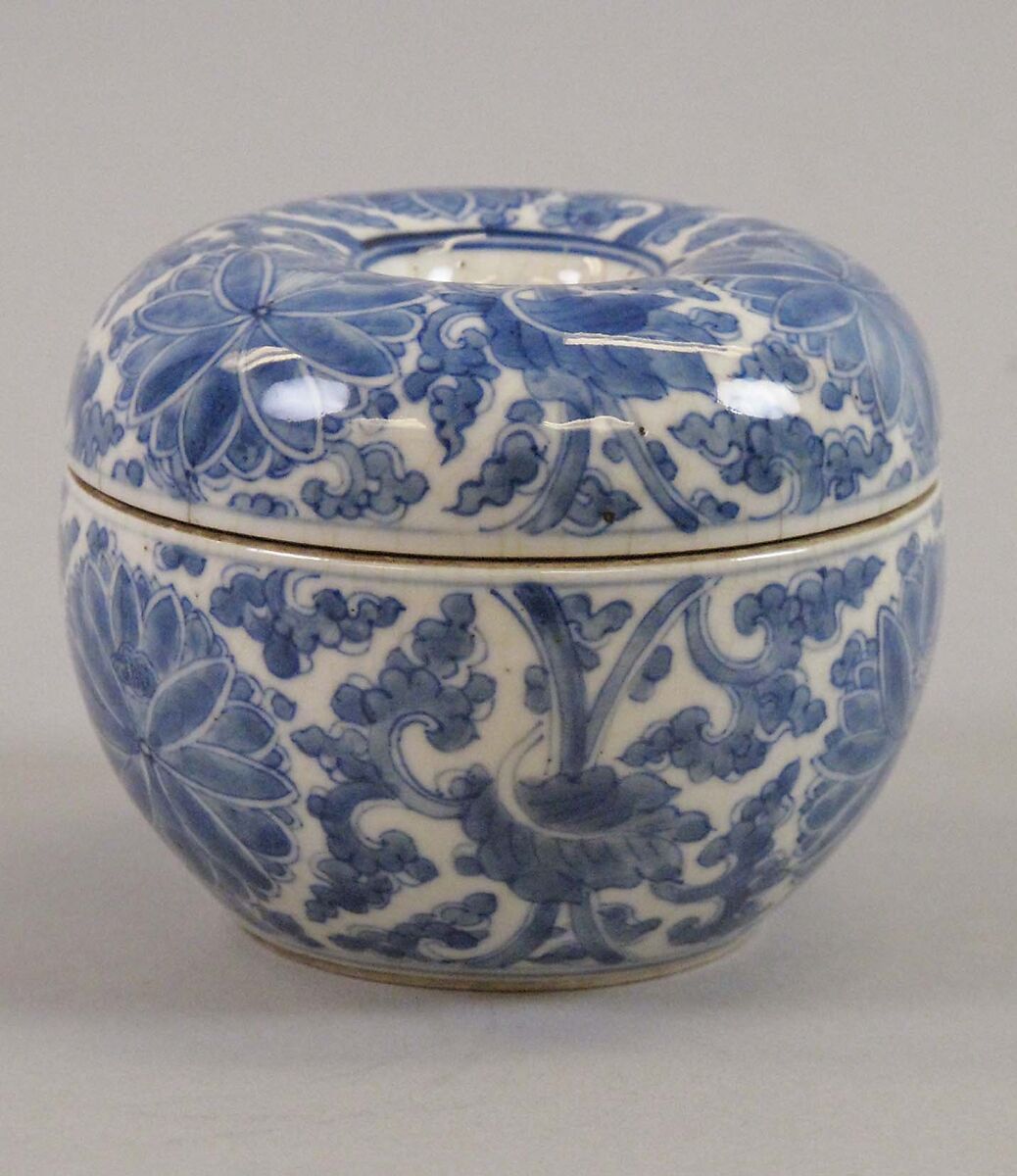 Box with perforated cover, Porcelain painted in underglaze cobalt blue (Jingdezhen ware), China