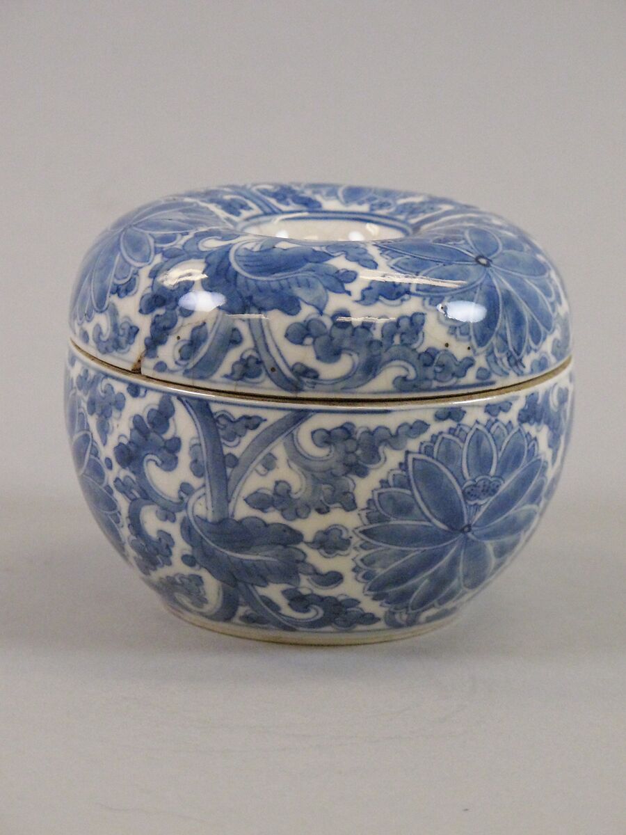 Box with perforated cover, Porcelain painted in underglaze cobalt blue (Jingdezhen ware), China