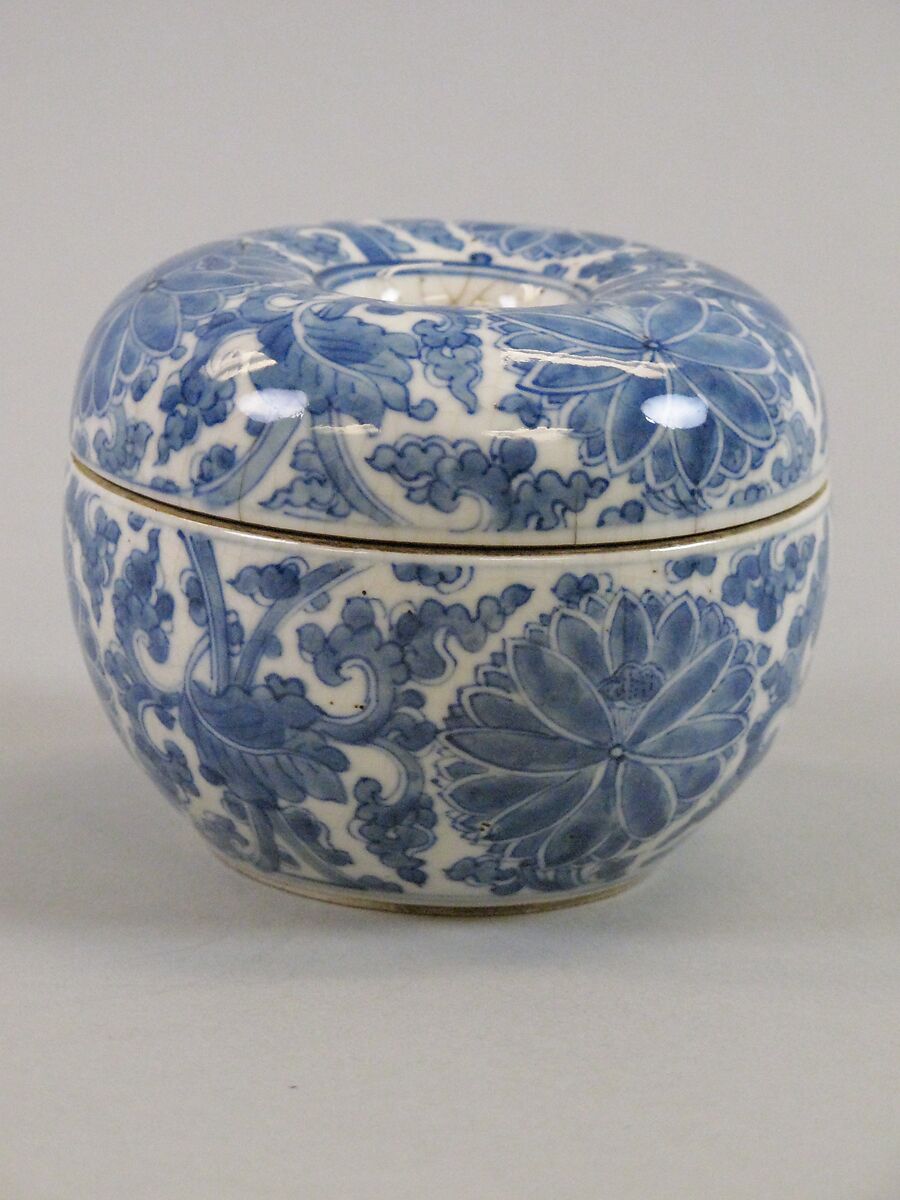 Box with perforated cover, Porcelain painted in underglaze cobalt blue (Jingdezhen ware), China