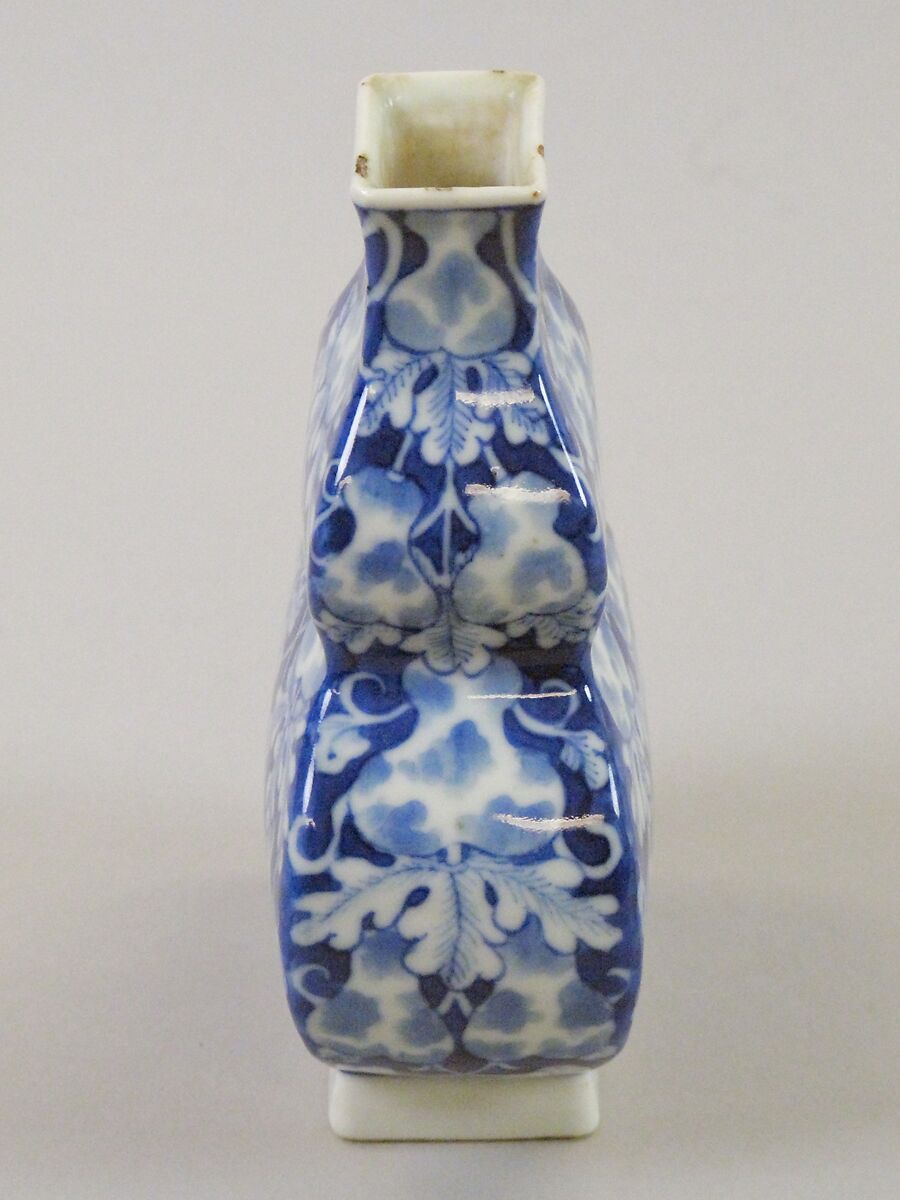 Double gourd vase, Porcelain painted in underglaze cobalt blue (Jingdezhen ware), China