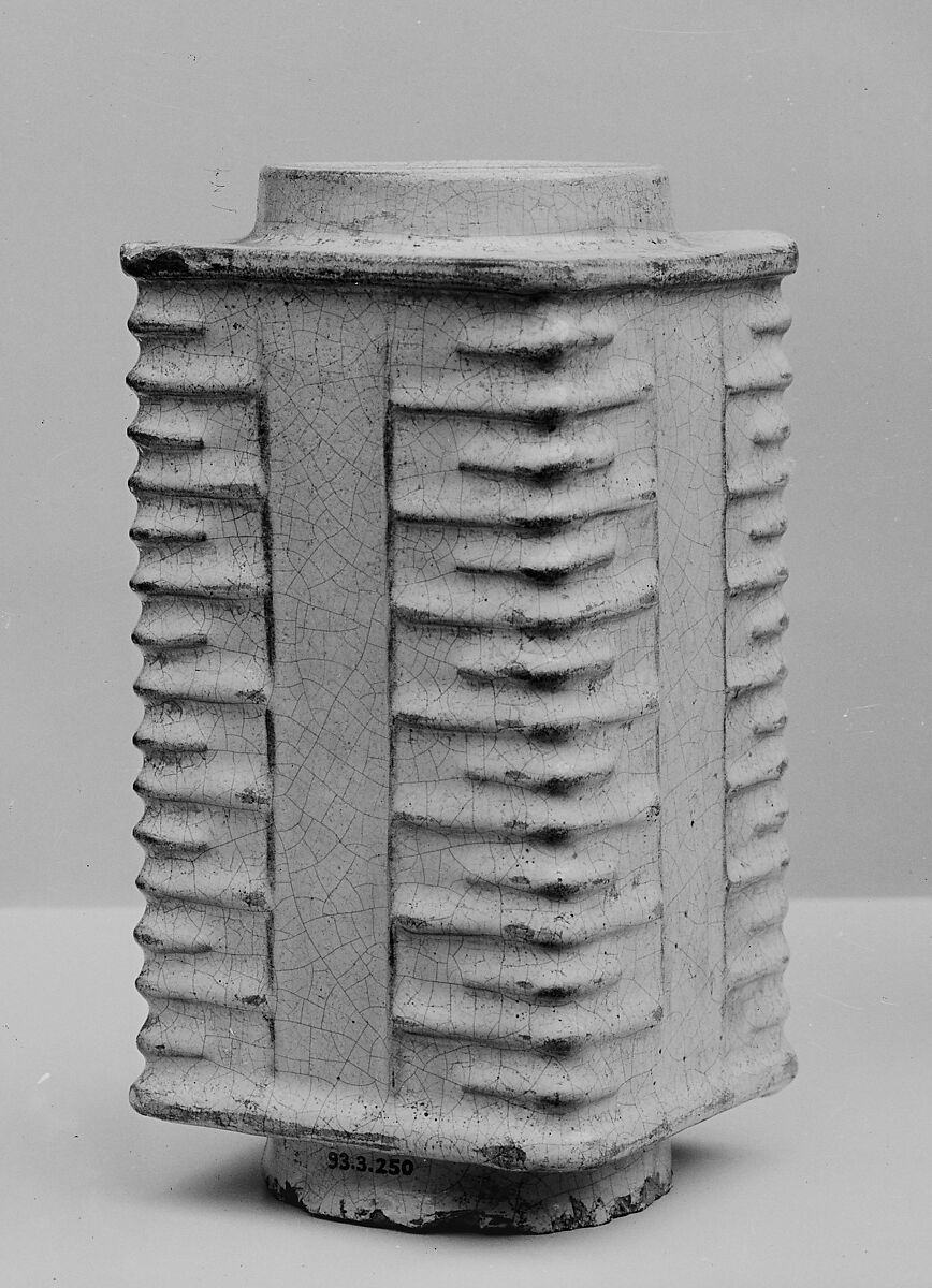 Quadrangular vase in the form of a Neolithic ritual jade object (cong), Stoneware with crackled grey glaze (Shiwan ware), China 