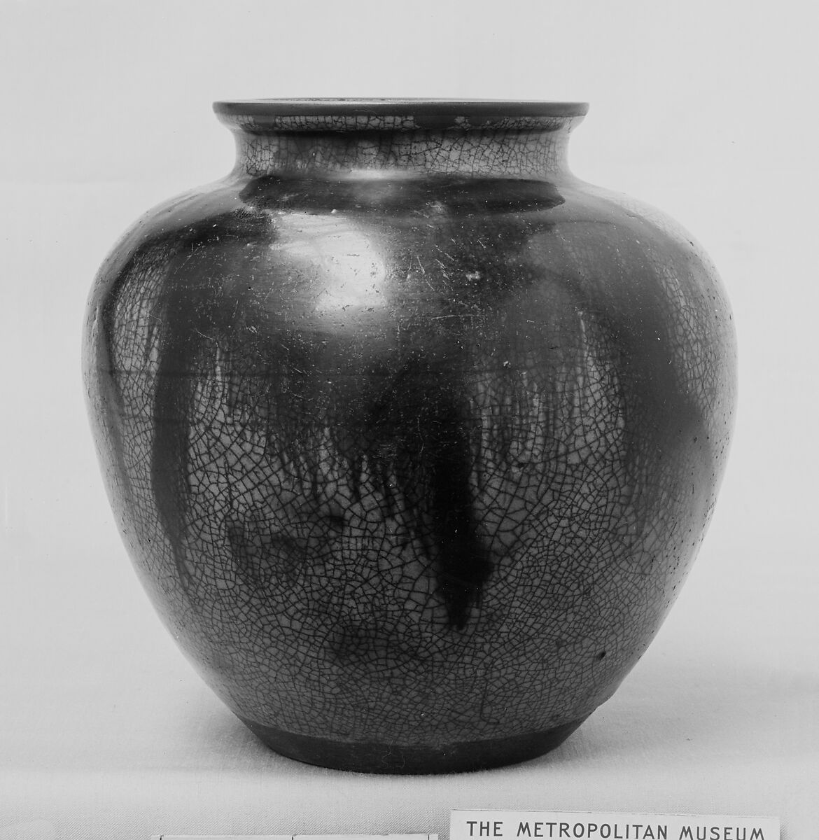 Jar, Clay covered with crackled glaze and streaks (Karatsu ware), Japan 