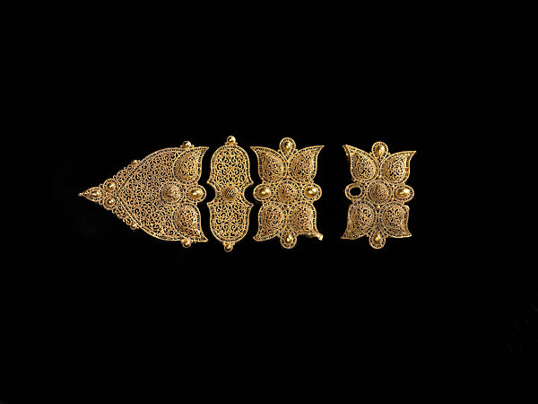 Gold Ensemble for the Head or Neck