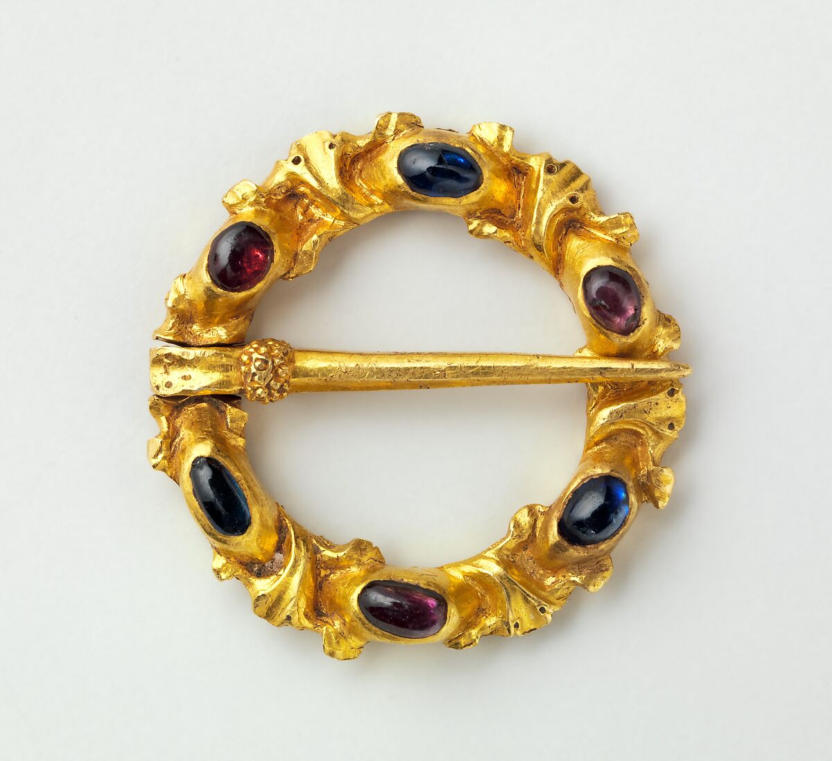 Ring Brooch, Gold, sapphire, garnet, British or French 