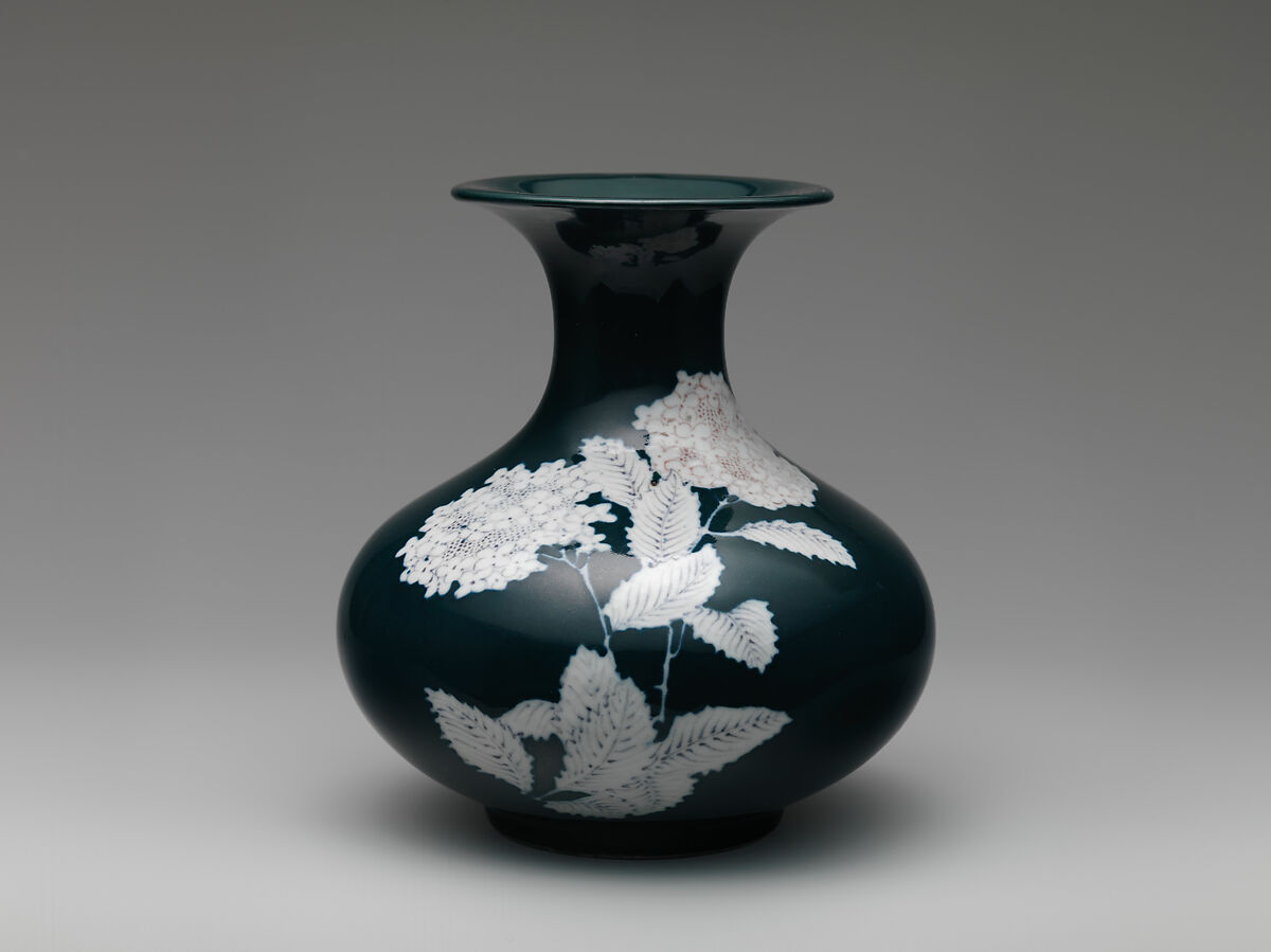 Vase, Makuzu Kōzan I (Miyagawa Toranosuke) (Japanese, 1842–1916), Porcelain covered with a dark green glaze and design in white enamel (Kyoto ware), Japan 