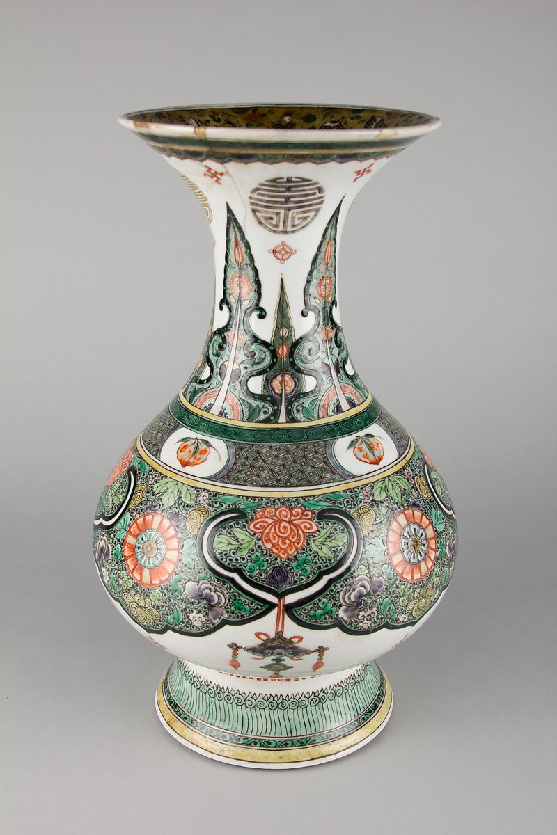 Vase with floral patterns, Porcelain painted in overglaze polychrome enamels (Jingdezhen ware), China 