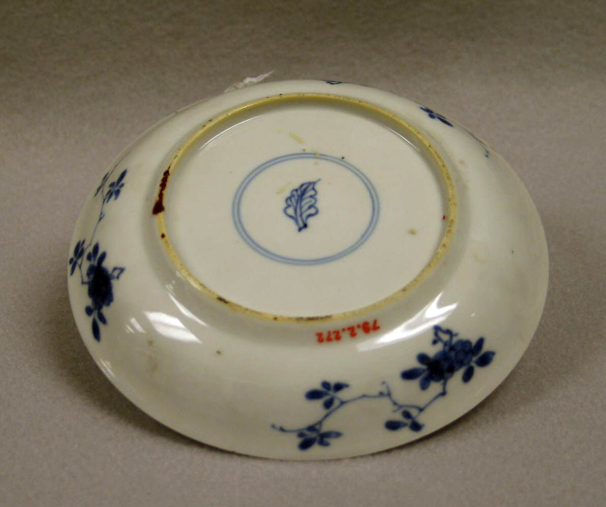 Saucer with women and flowers, Porcelain painted in underglaze blue, China
