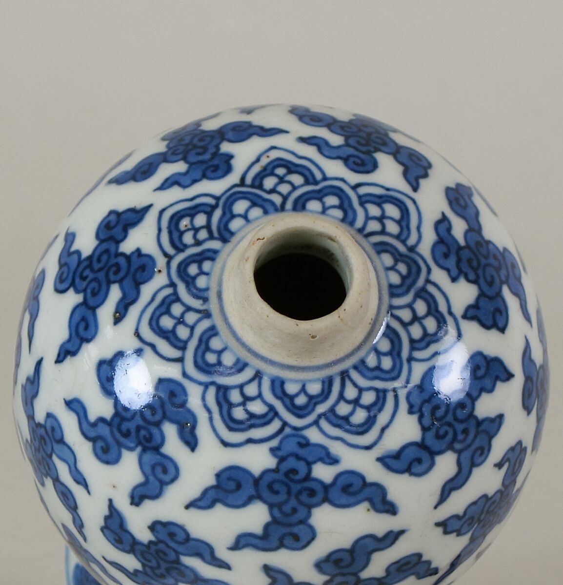 Vase with clouds, Porcelain painted with underglaze blue, China