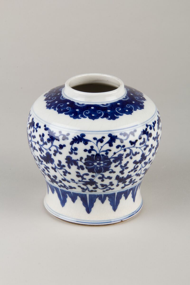 Jar, Porcelain decorated in underglaze blue with crackled glaze, China 