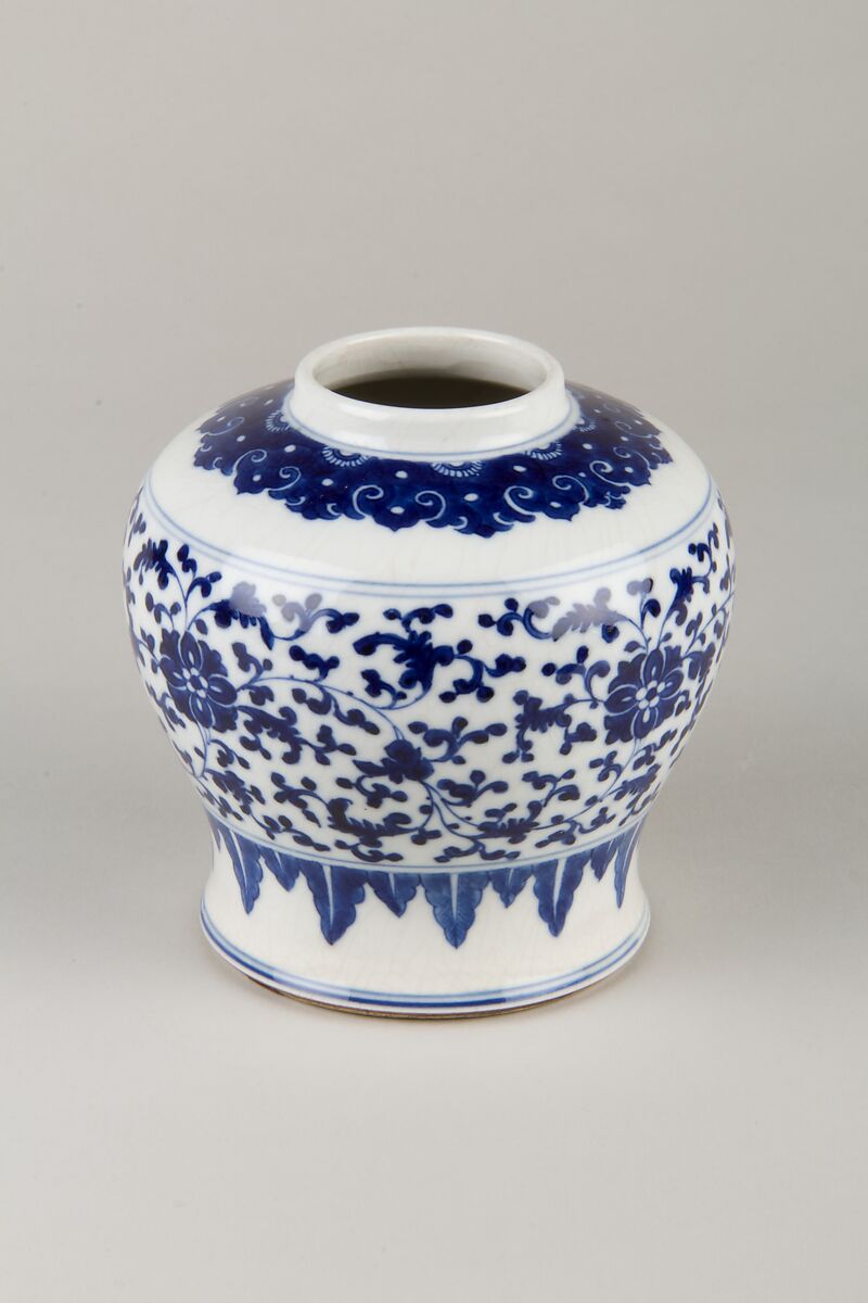 Jar, Porcelain decorated in underglaze blue with crackled glaze, China