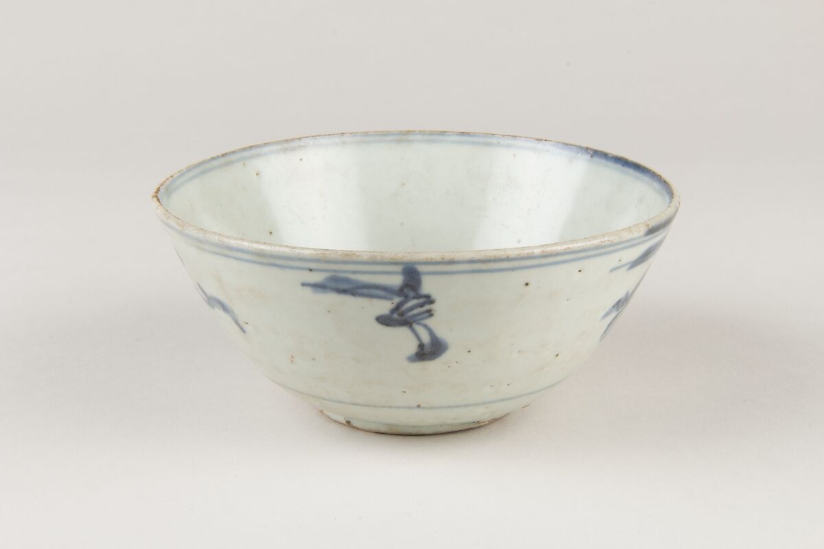 Bowl with dragon, "Porcelain painted in underglaze cobalt blue (Jingdezhen ware), China