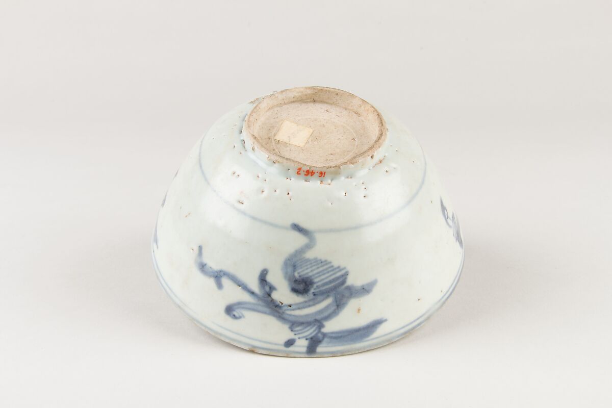 Bowl with dragon, "Porcelain painted in underglaze cobalt blue (Jingdezhen ware), China