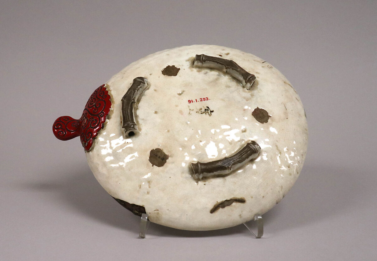Dish, Pottery covered crackled glaze and decorations; handle of imitation lacquer (Kyoto ware), Japan