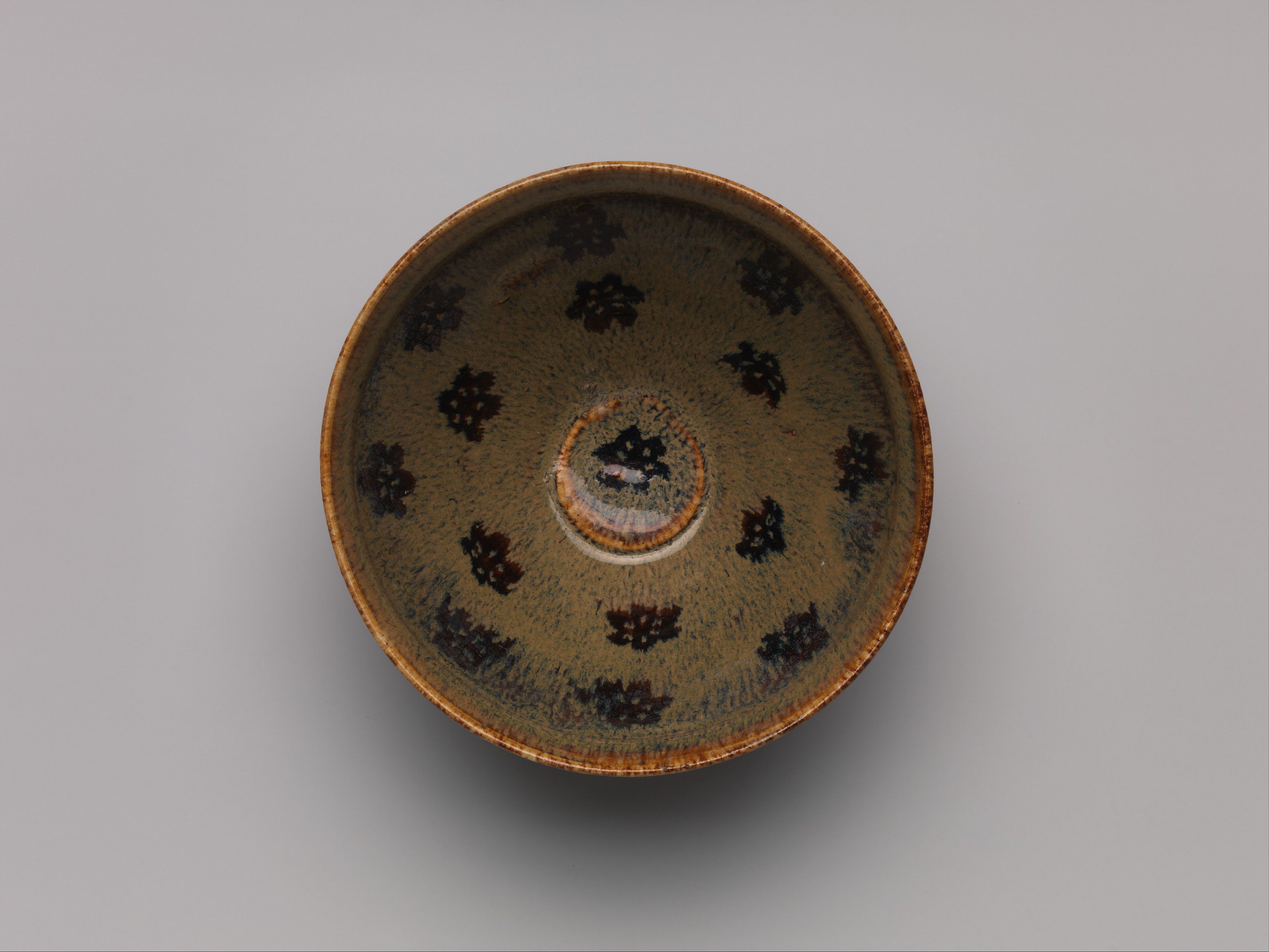 Tea bowl with decoration of six-petaled flowers - China - Southern
