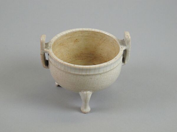 Incense burner, Porcelain with crackled glaze, China 