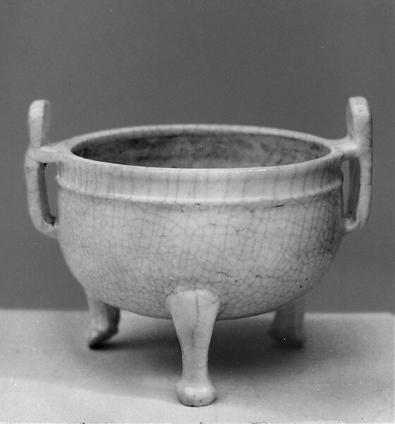 Incense burner, Porcelain with crackled glaze (Jingdezhen ware), China