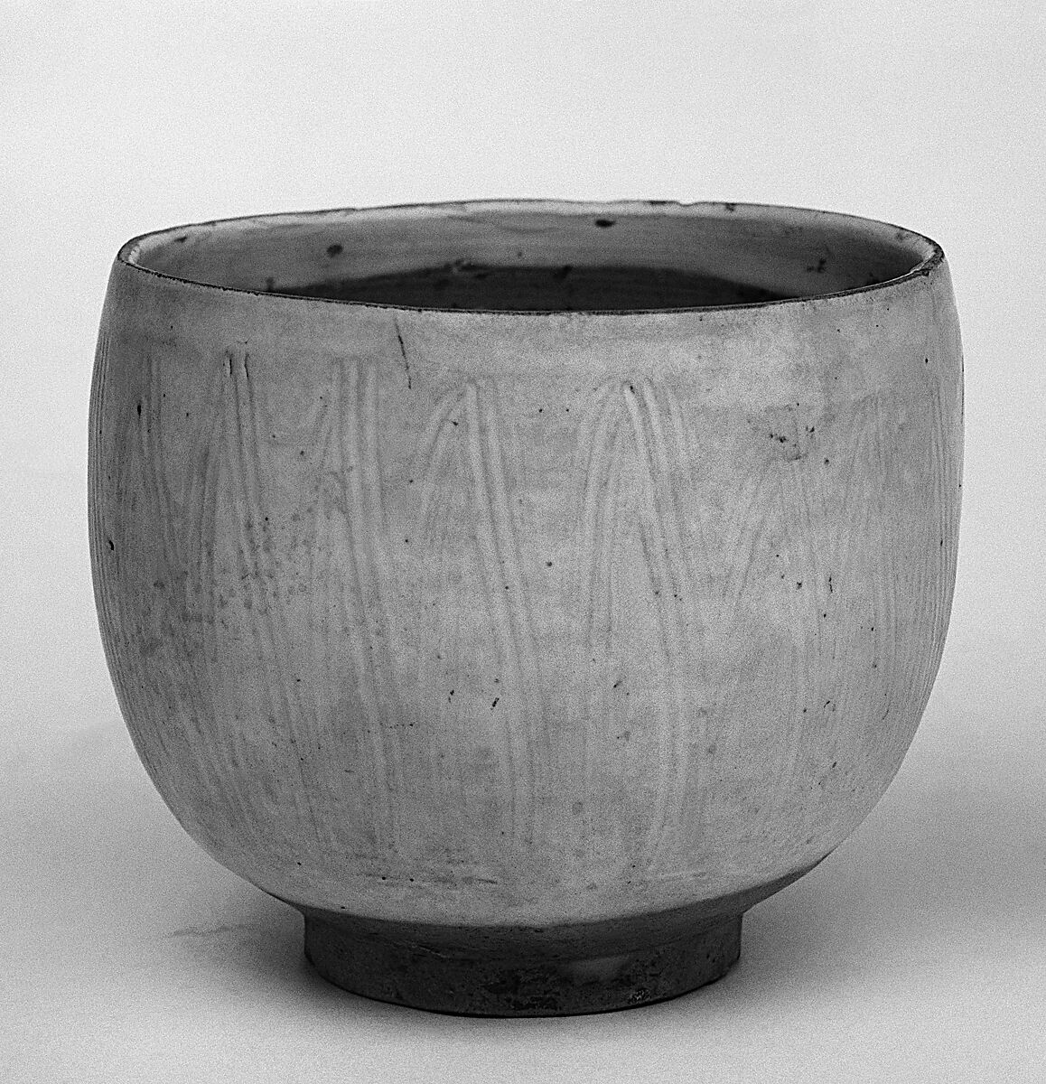 Cup with décor of triangle petals, Stoneware with white slip and incised decoration (Cizhou ware), China