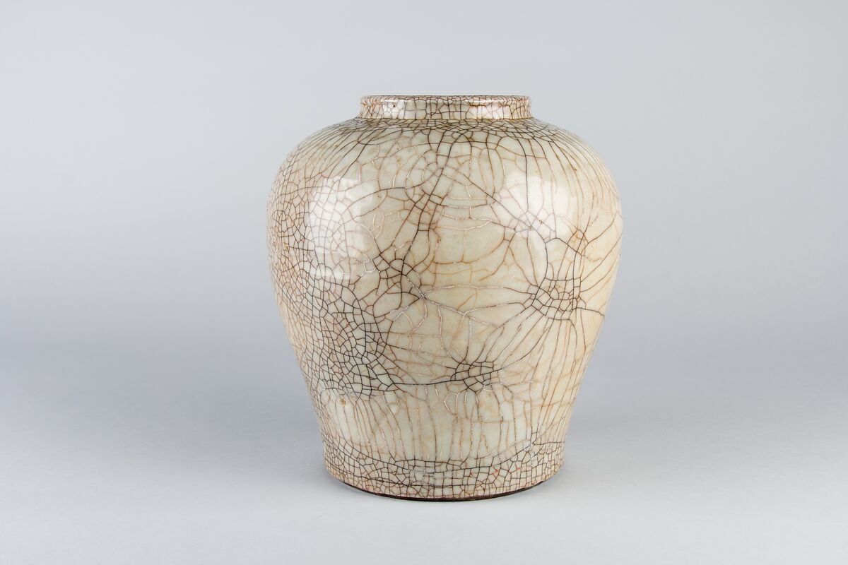 Jar, Porcelain with crackled glaze (Zhangzhou ware), China 