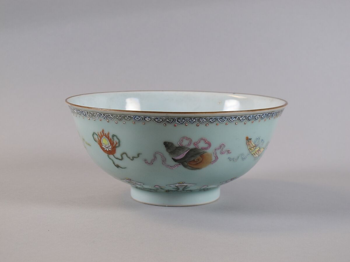 Chinese Porcelain Handmade Peach Bowls Made During The DaQing Qianlong Period 