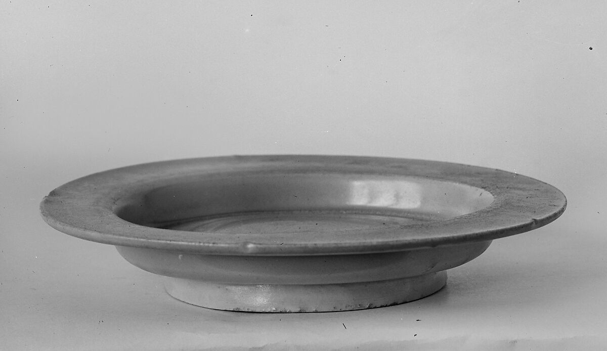 Saucer, Stoneware with incised decoration under a celadon glaze (Longquan ware), China