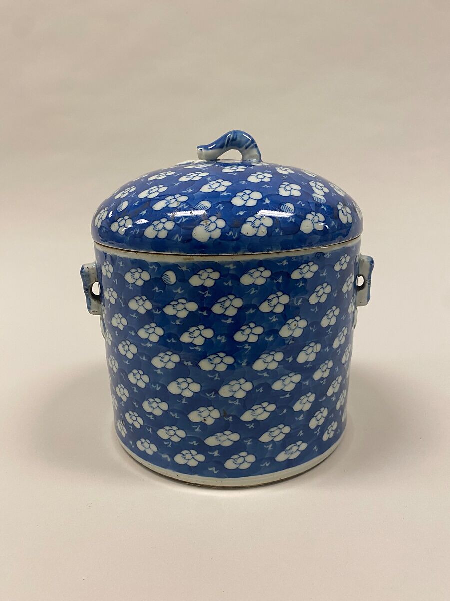 Covered jar with plum blossoms (one of a pair), Porcelain painted in underglaze cobalt blue (Jingdezhen ware), China 