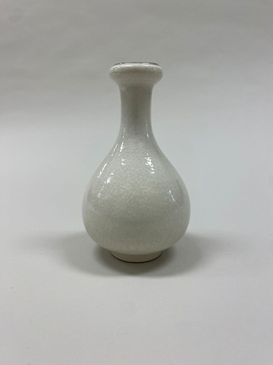 Bottle vase, Soft paste porcelain with white glaze (Jingdezhen ware), China 