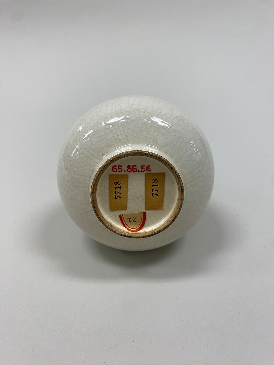 Bottle vase, Soft paste porcelain with white glaze (Jingdezhen ware), China