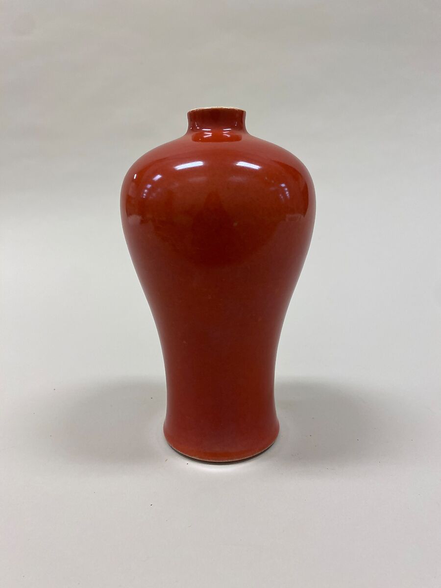 Meiping vase, Porcelain painted with coral red glaze (Jingdezhen ware), China 