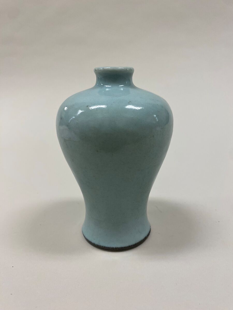 Meiping vase, Porcelain with bluish grey glaze (Jingdezhen ware), China 