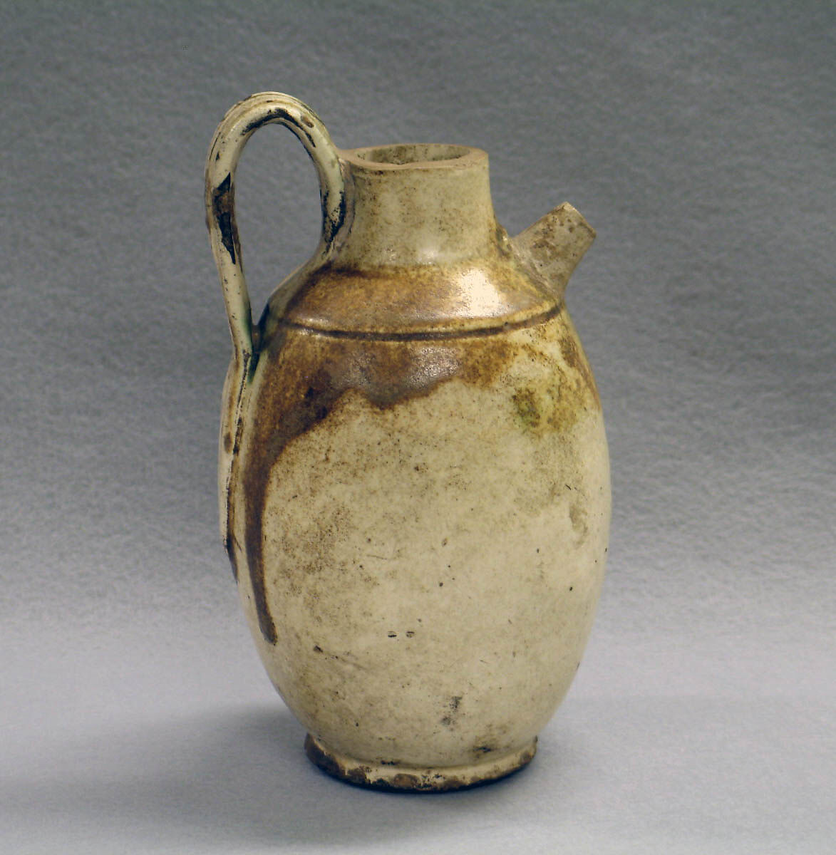 Ewer, Stoneware with brown glaze, China 