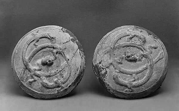 Lid with dragon