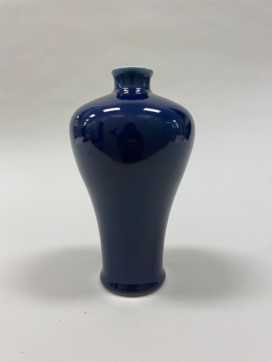 Gallipot, Porcelain with royal blue and opaque white glazes, China 