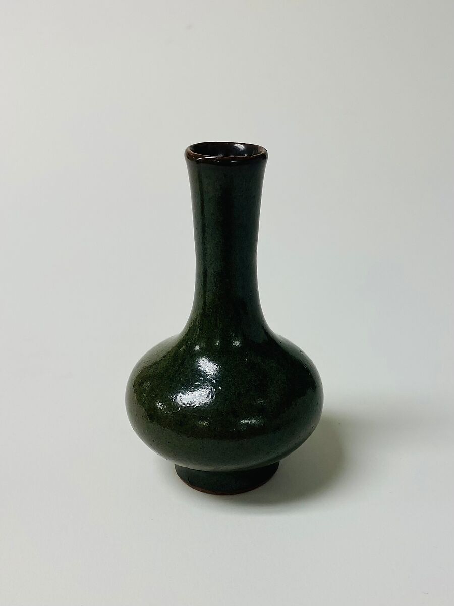 Minature bottle vase, Porcelain with teadust glaze (Jingdezhen ware), China 