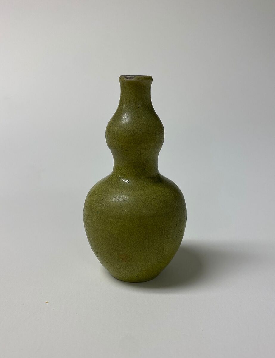 Double gourd vase, Porcelain with crackled yellow glaze (Jingdezhen ware), China 