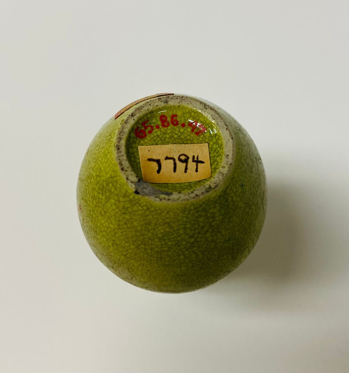 Double gourd vase, Porcelain with crackled yellow glaze (Jingdezhen ware), China