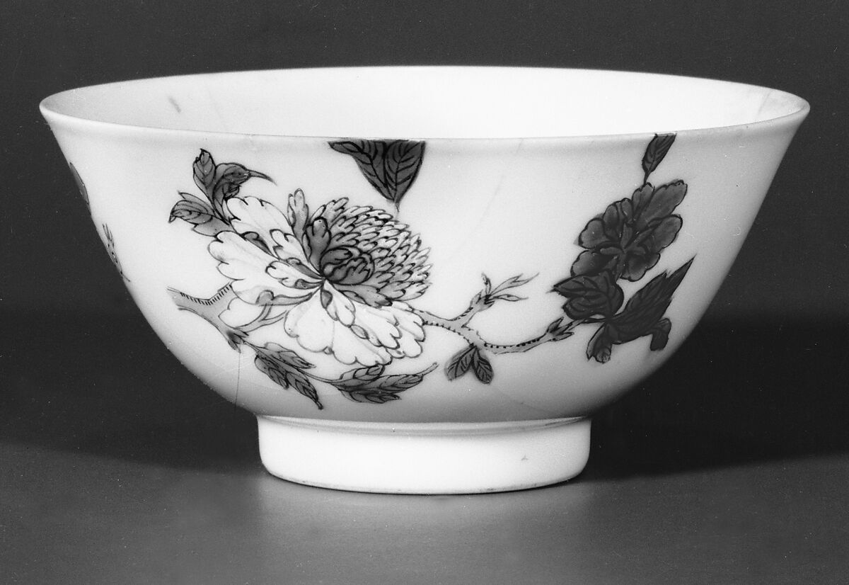 Bowl with flowers (one of a pair), Porcelain painted in overglaze polychrome enamels (Jingdezhen ware), China 
