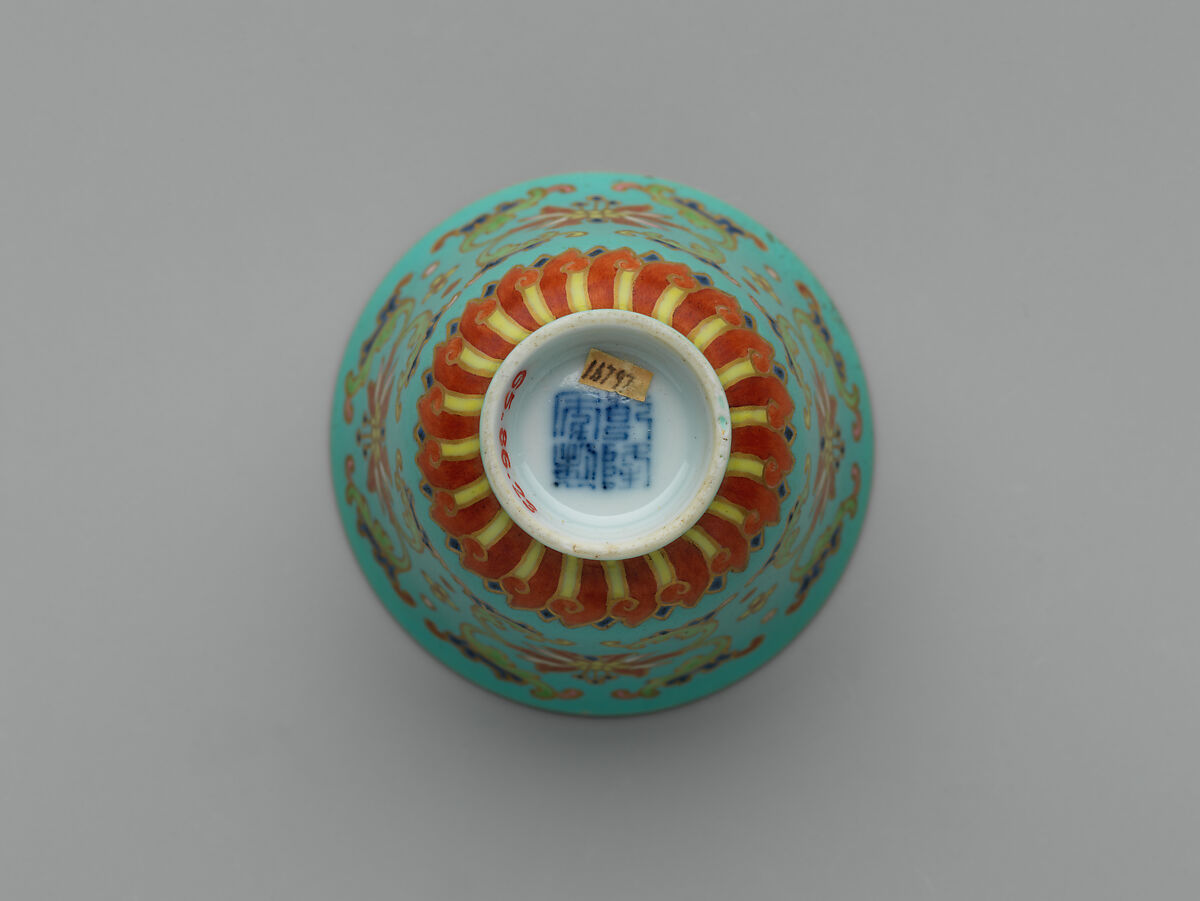 Cup with floral scrolls, Porcelain painted in overglaze polychrome enamels and gold (Jingdezhen ware), China