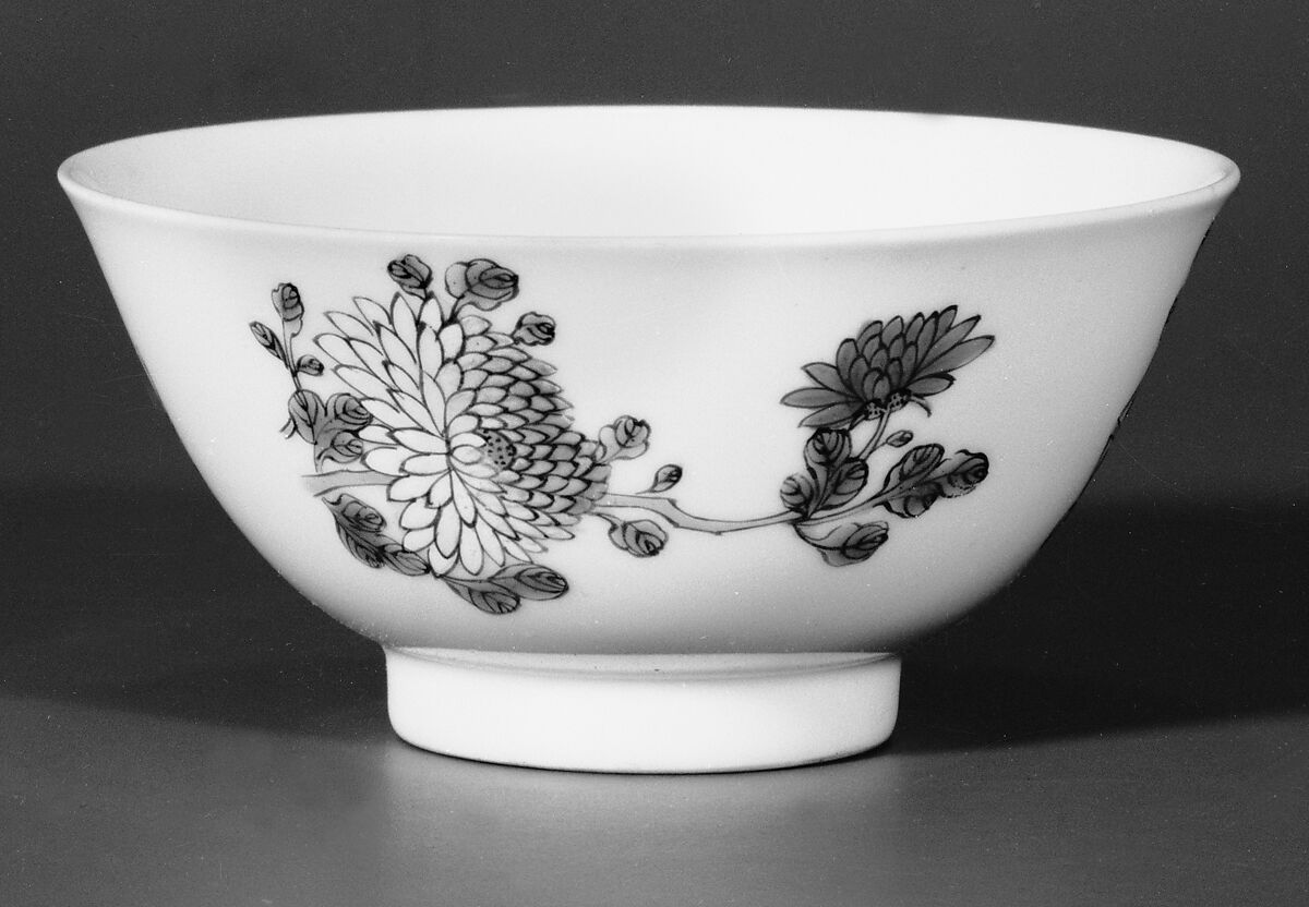 Bowl with flowers (one of a pair), Porcelain painted in overglaze polychrome enamels (Jingdezhen ware), China 