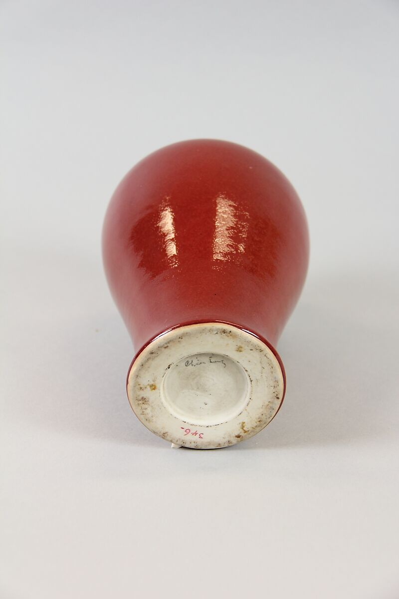 Meiping vase, Porcelain with copper red glaze (Jingdezhen ware), China