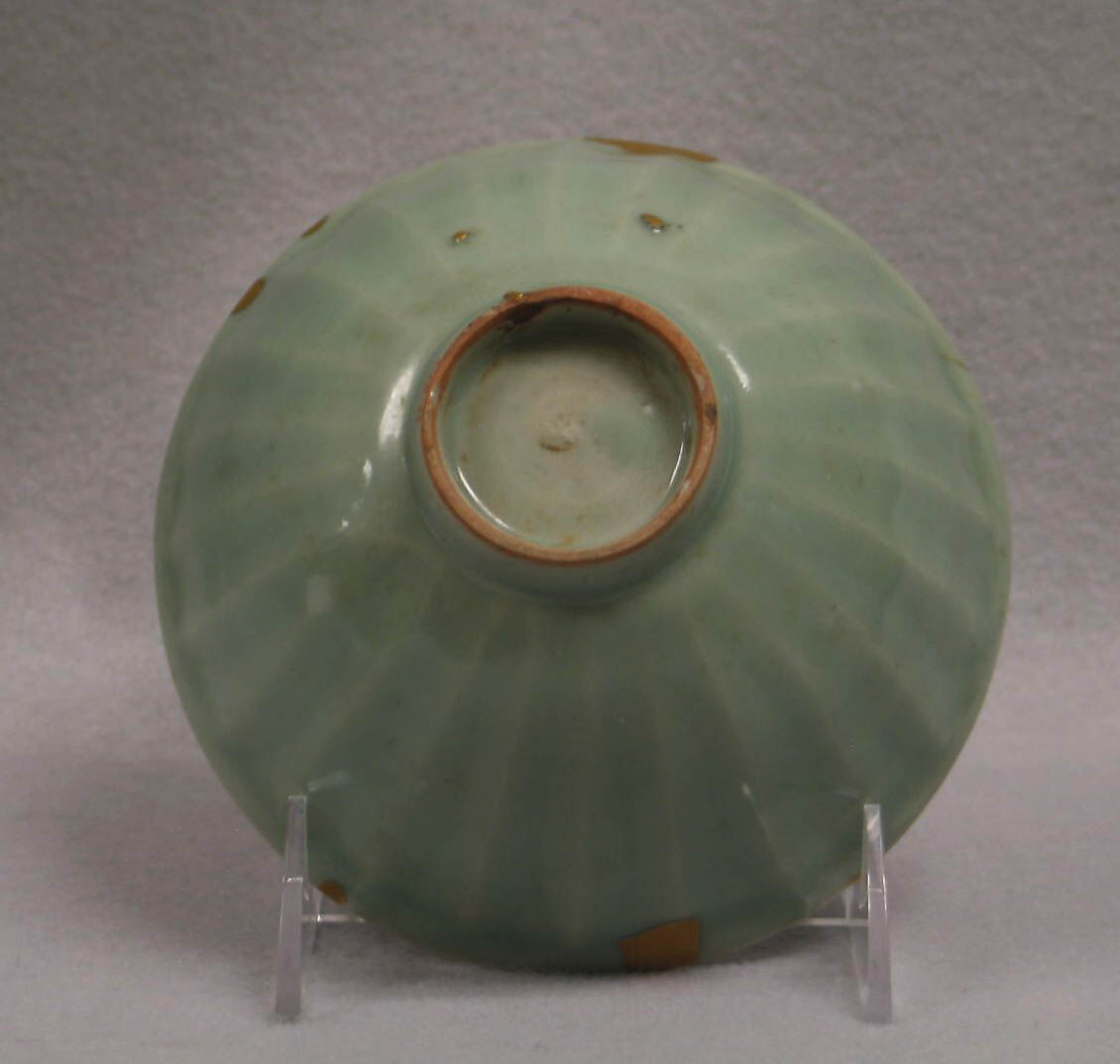 Bowl, Stoneware with celadon glaze (Longquan ware); gold lacquer repairs, China